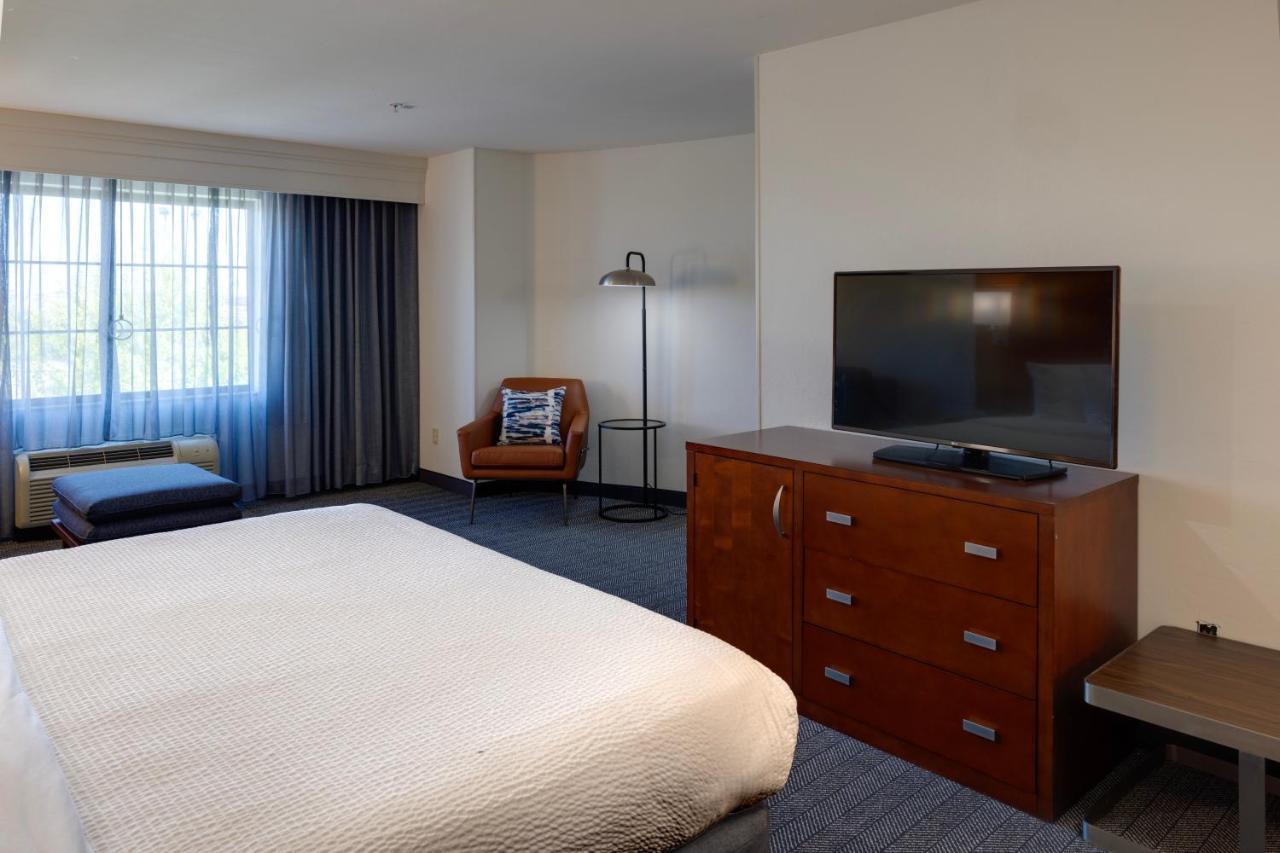 Courtyard By Marriott North/quail Springs Hotel 3*