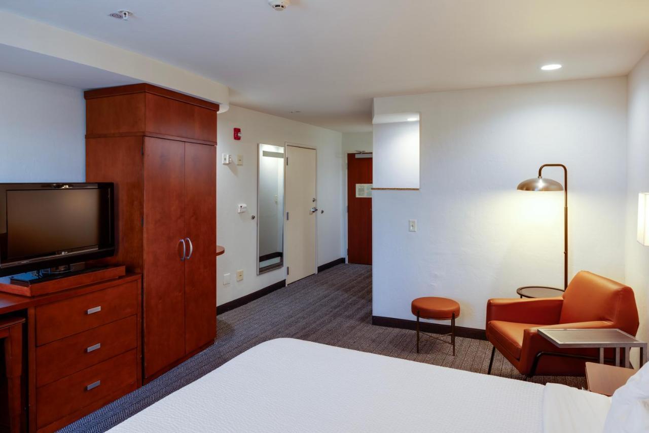 Courtyard By Marriott North/quail Springs Hotel 3*