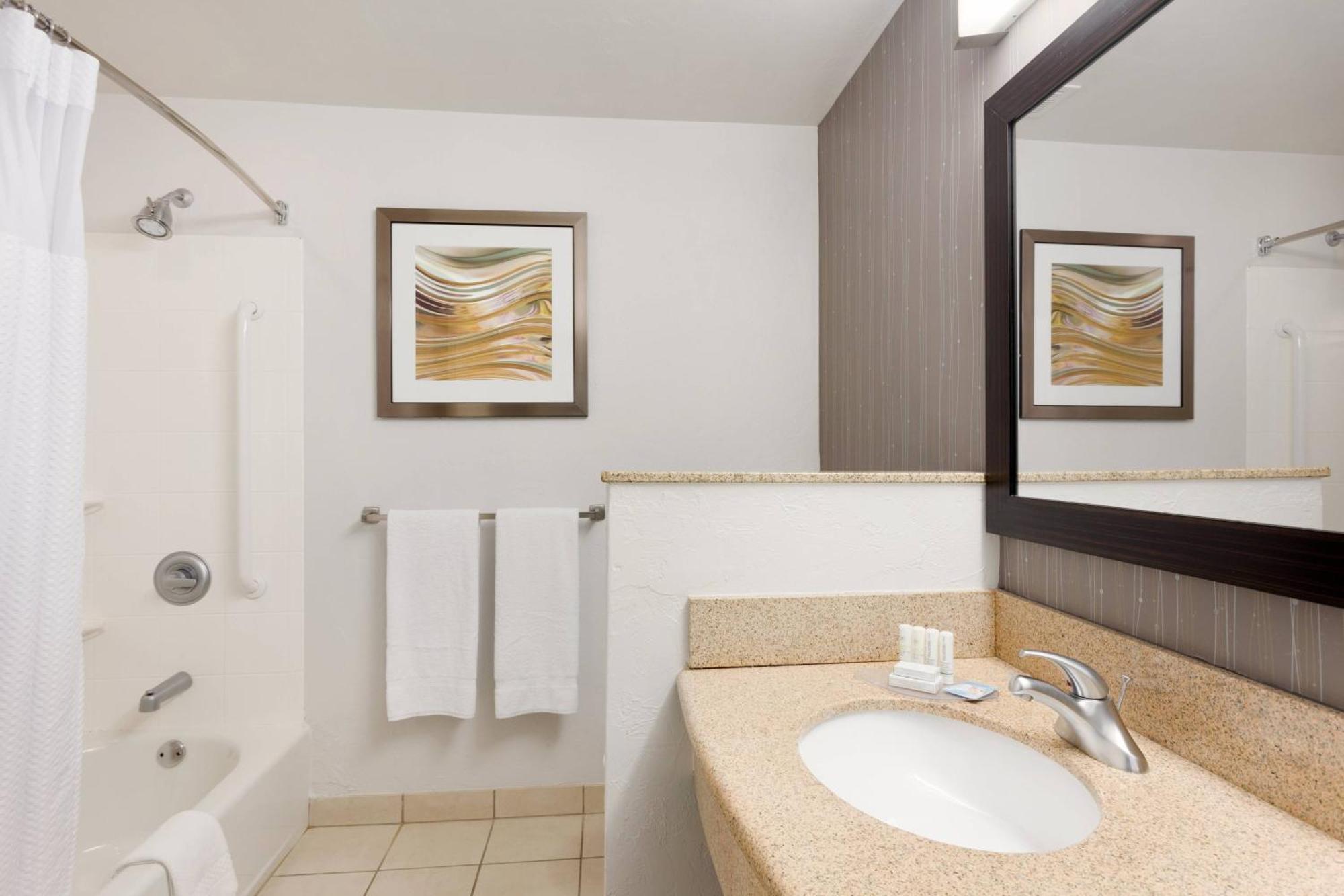 Hotel Courtyard By Marriott North/quail Springs 3*