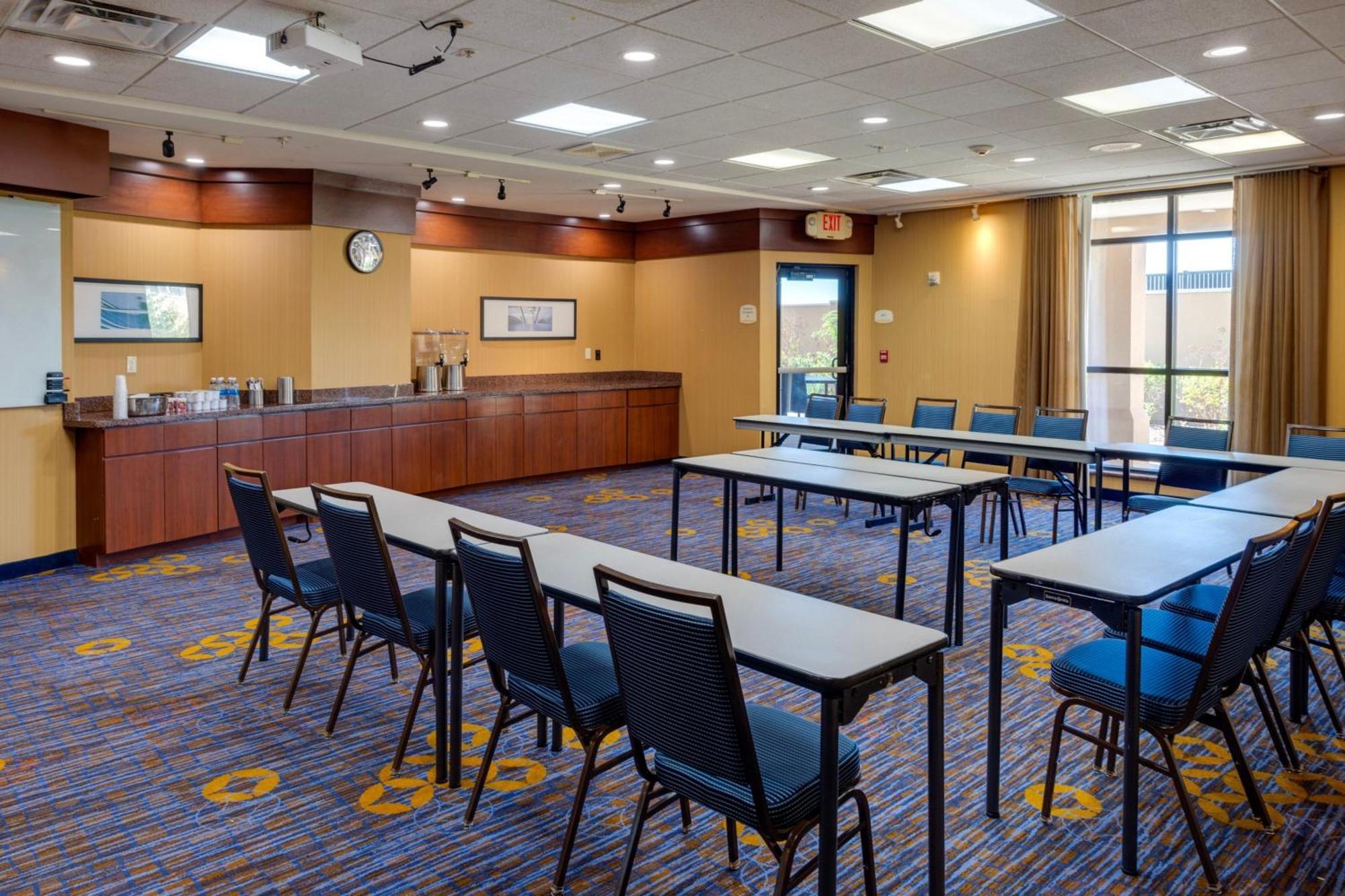 Courtyard By Marriott North/quail Springs 3*