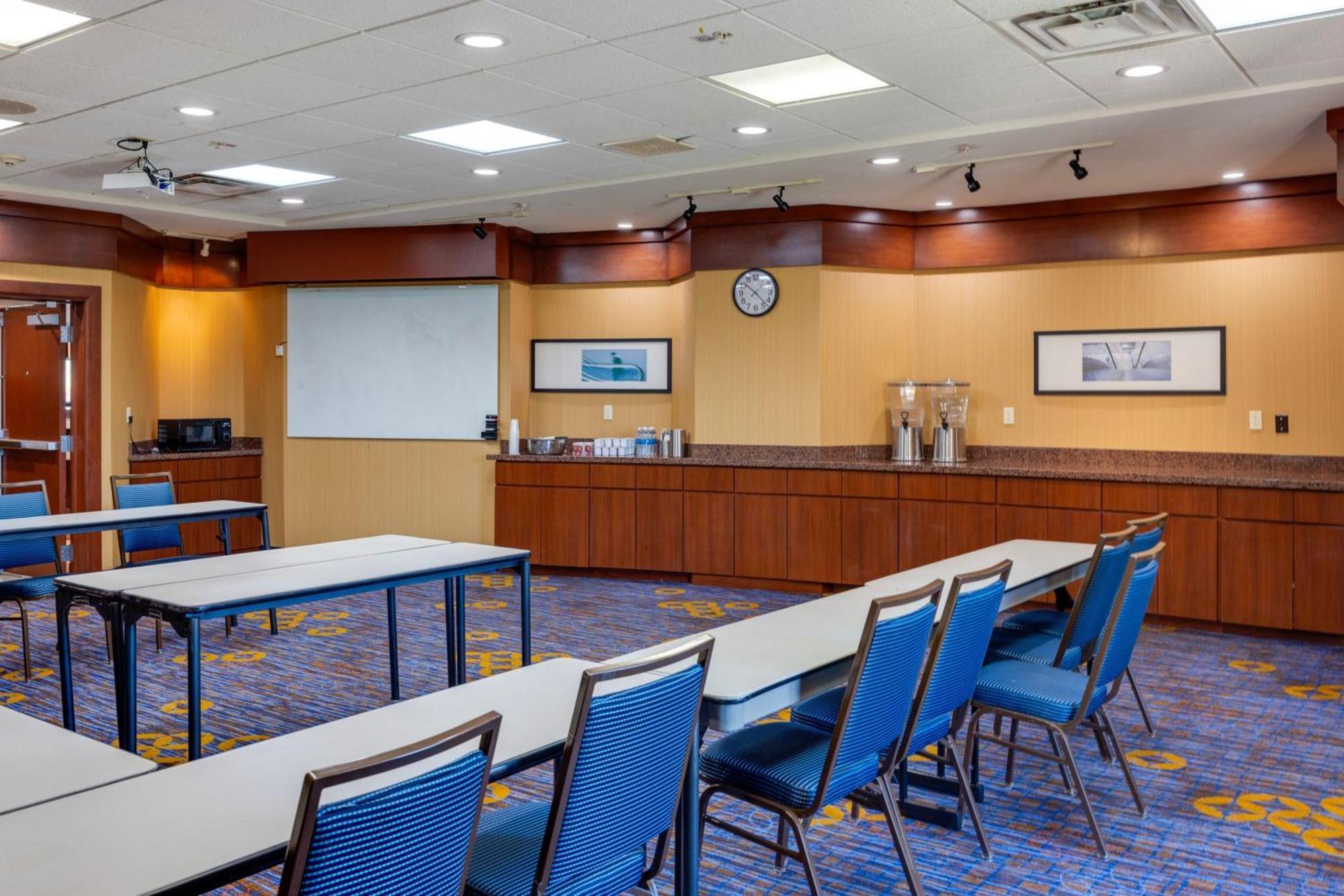 Hotel Courtyard By Marriott North/quail Springs 3*