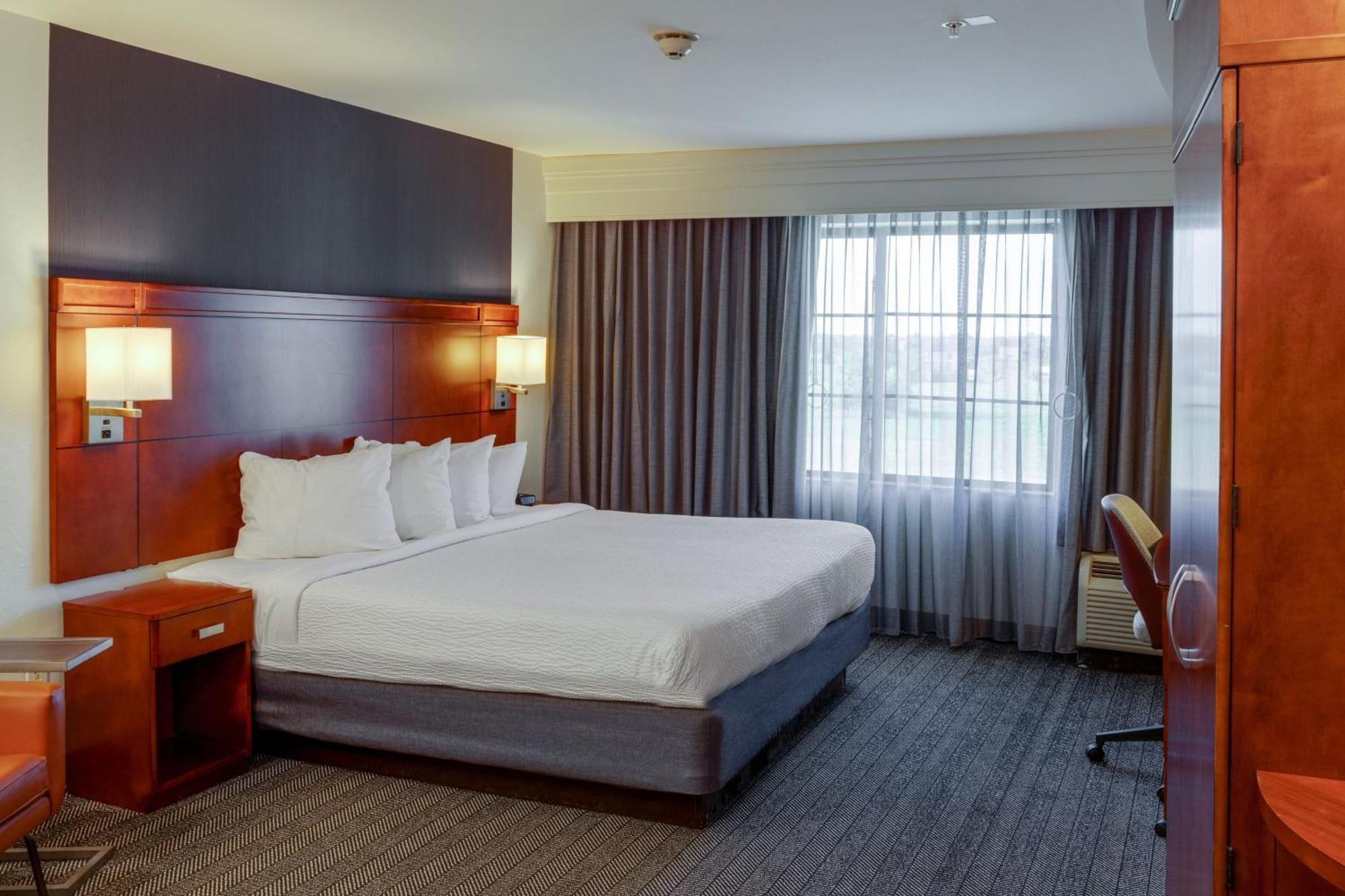 Courtyard By Marriott North/quail Springs Hotel