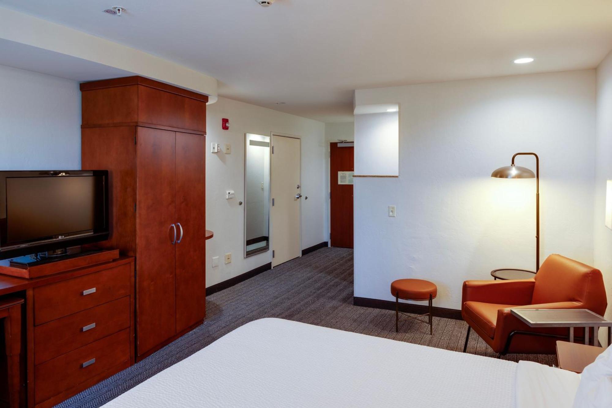 Courtyard By Marriott North/quail Springs Hotel 3*