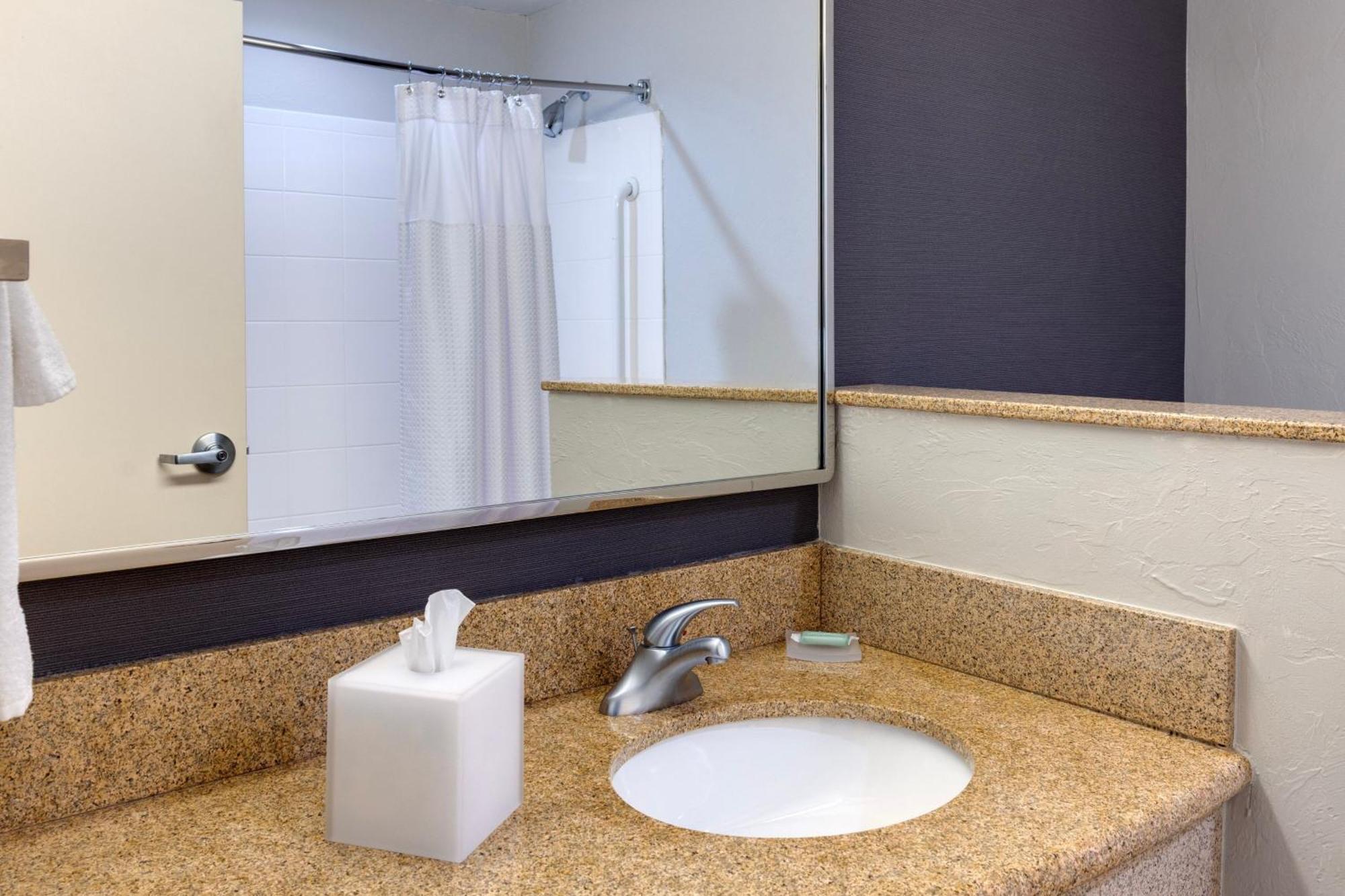 Courtyard By Marriott North/quail Springs Hotel 3*