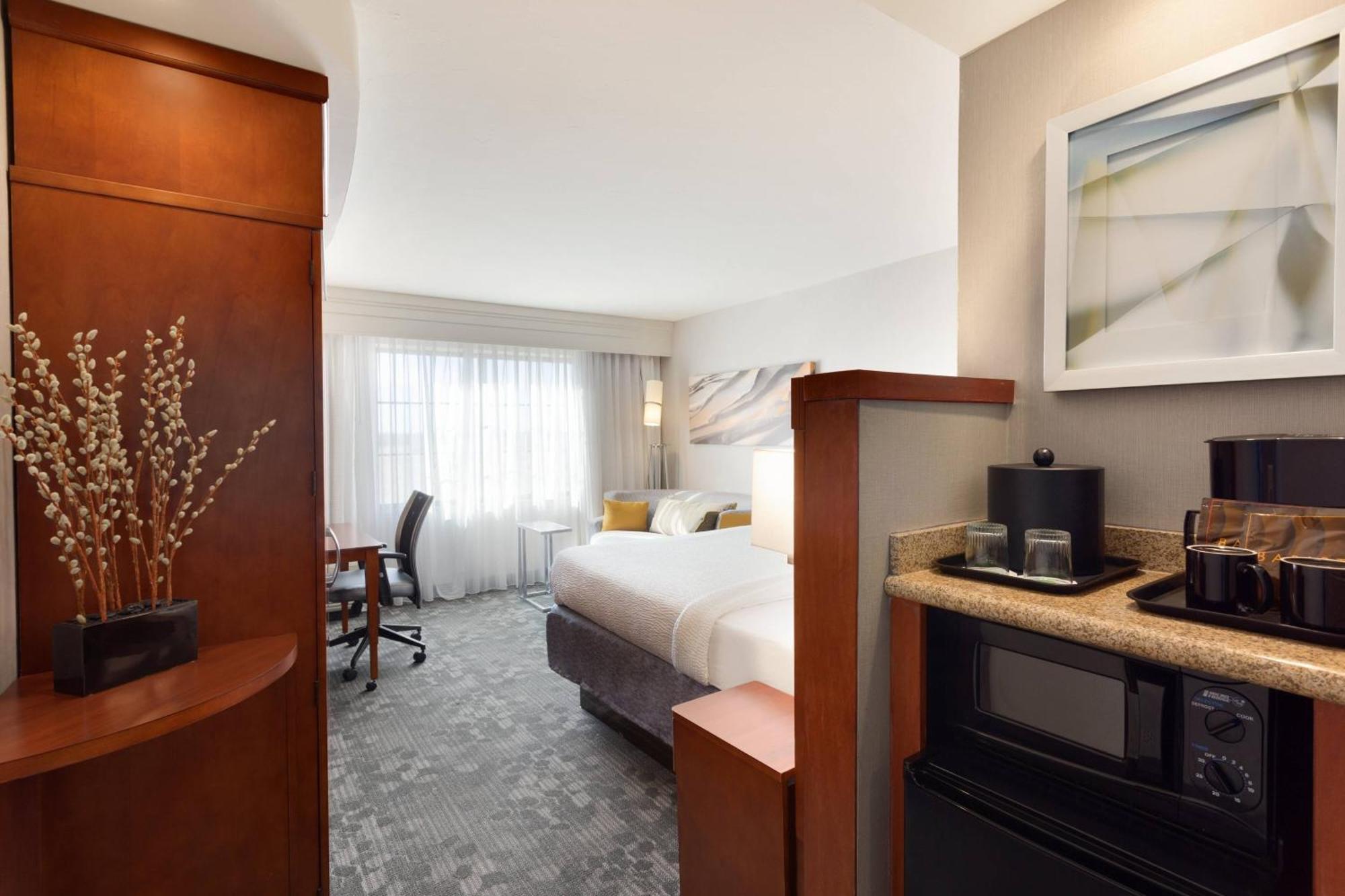 Courtyard By Marriott North/quail Springs Hotel